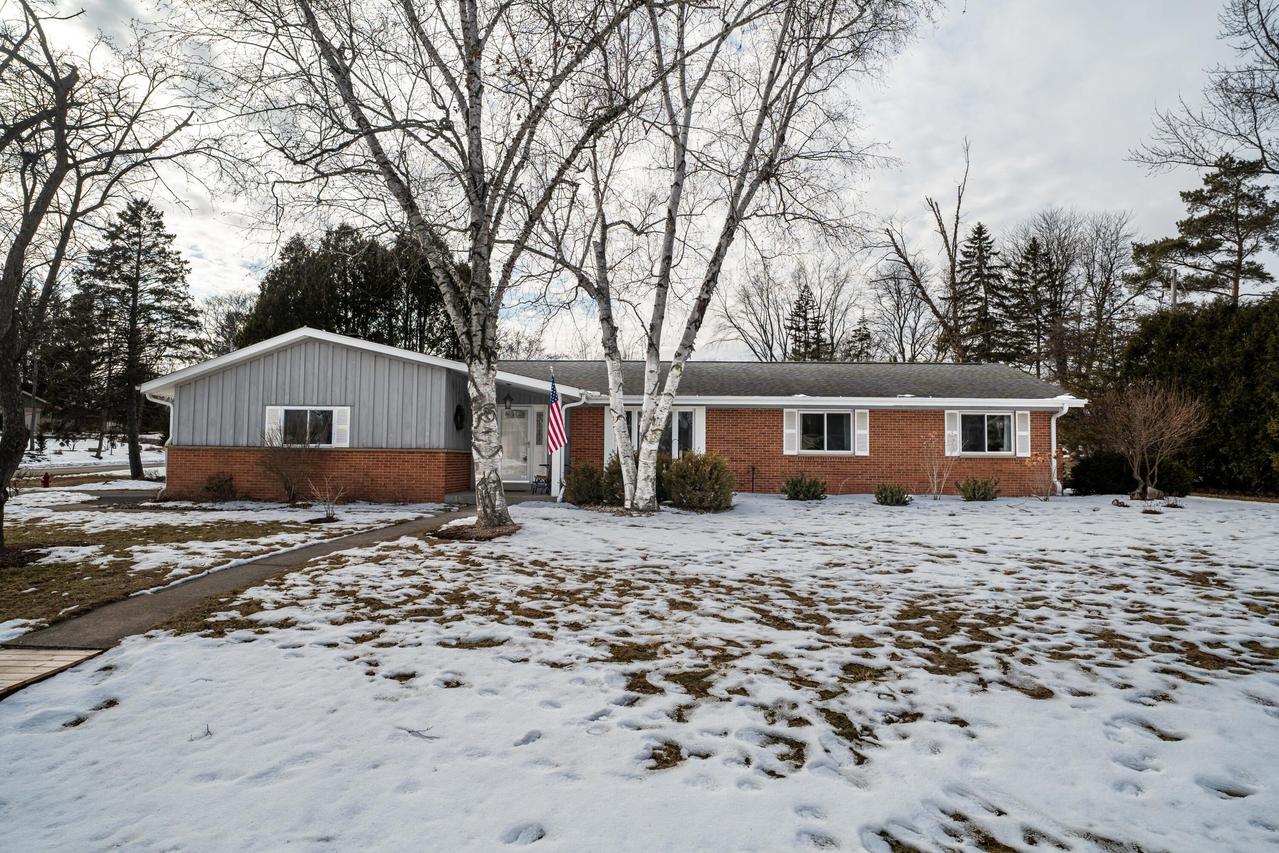 301 Madero Dr, Thiensville, WI 53092