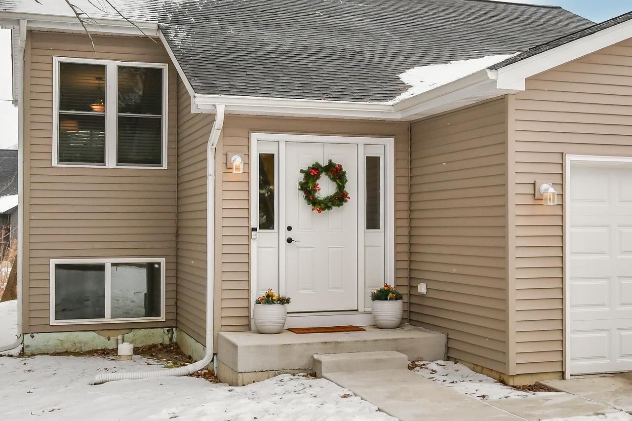 9912 271st Ave, Salem Lakes, WI 53179