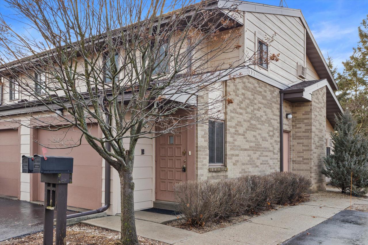 307 Cheviot Chase - #6, Waukesha, WI 53186