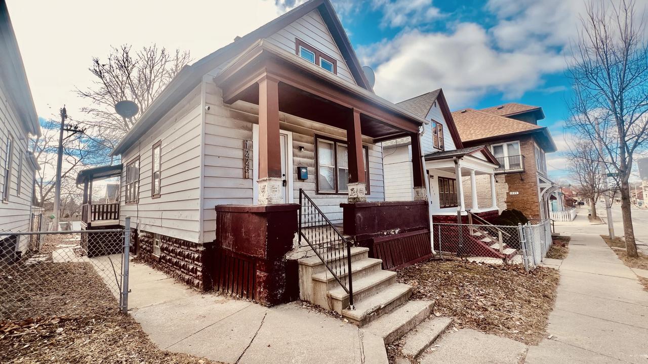 1225 W Keefe Ave, Milwaukee, WI 53206
