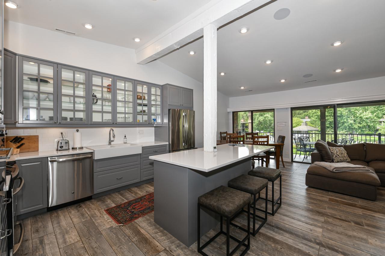 31 Abbey Villa Cir #D, Fontana, WI 53125