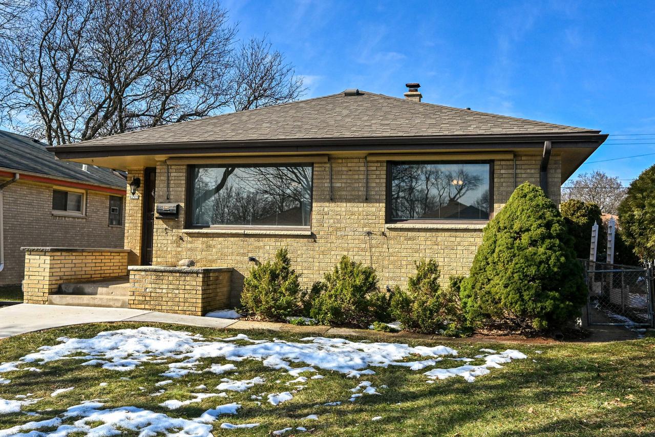 4209 N 71st St, Milwaukee, WI 53216