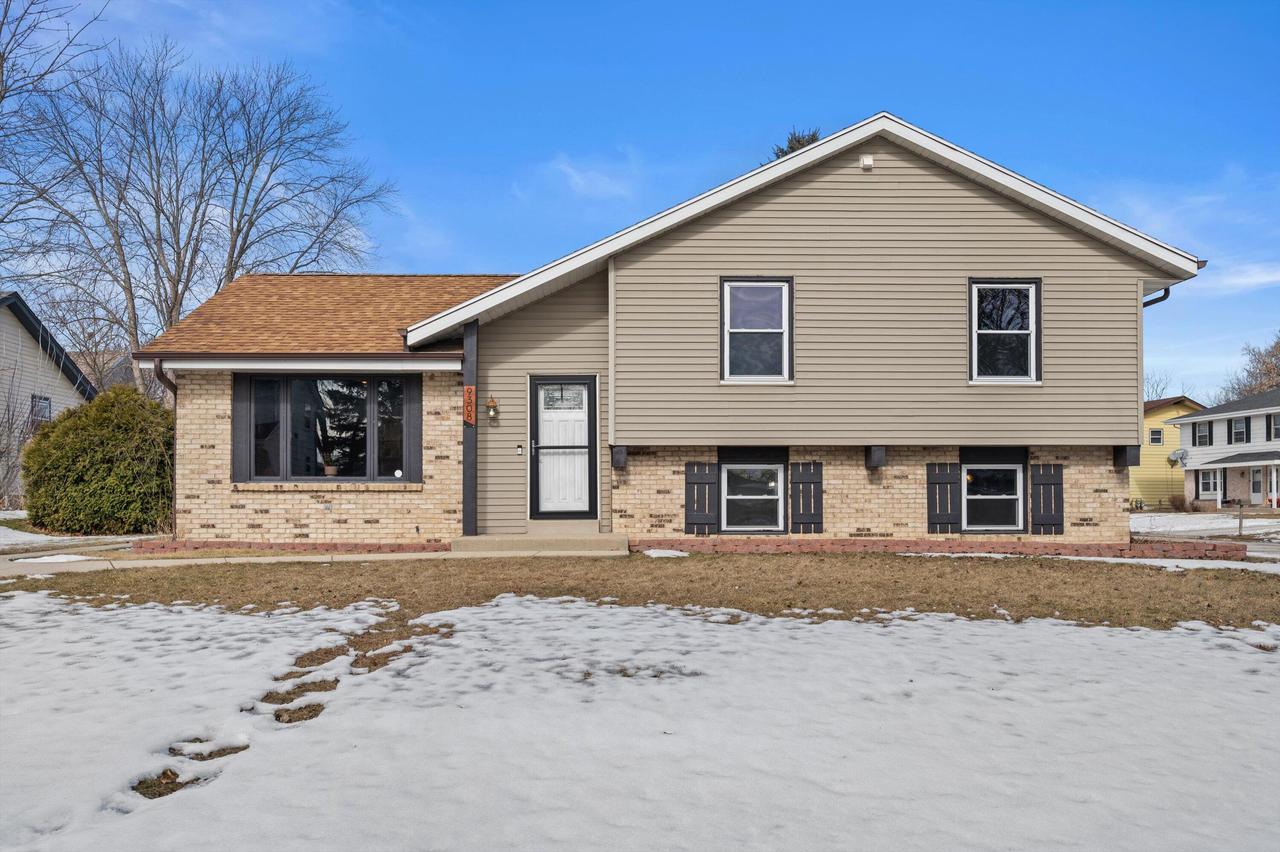 9308 W Goodrich Ave, Milwaukee, WI 53224