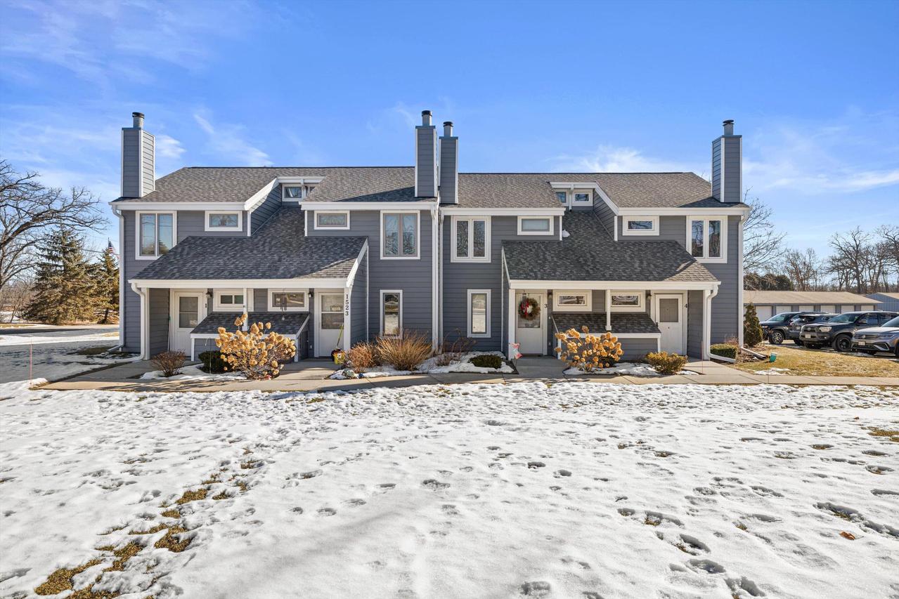 1523 Grandview Ct #4, Dover, WI 53139