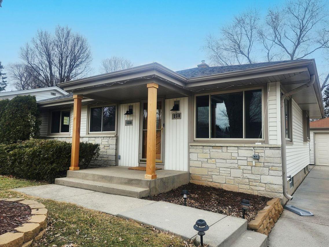 230 N 111th St, Wauwatosa, WI 53226