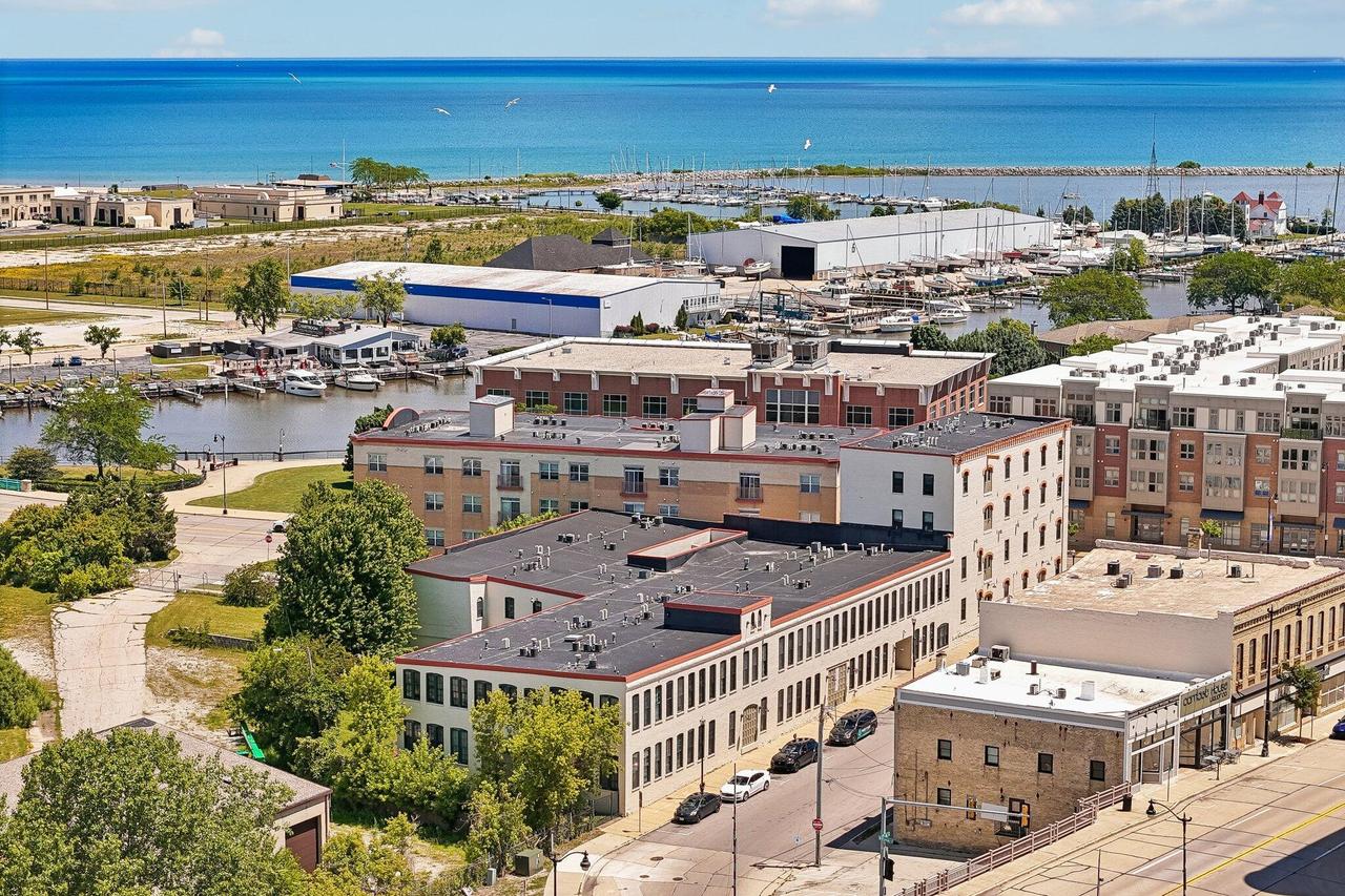 134 Main St, Racine, WI 53403