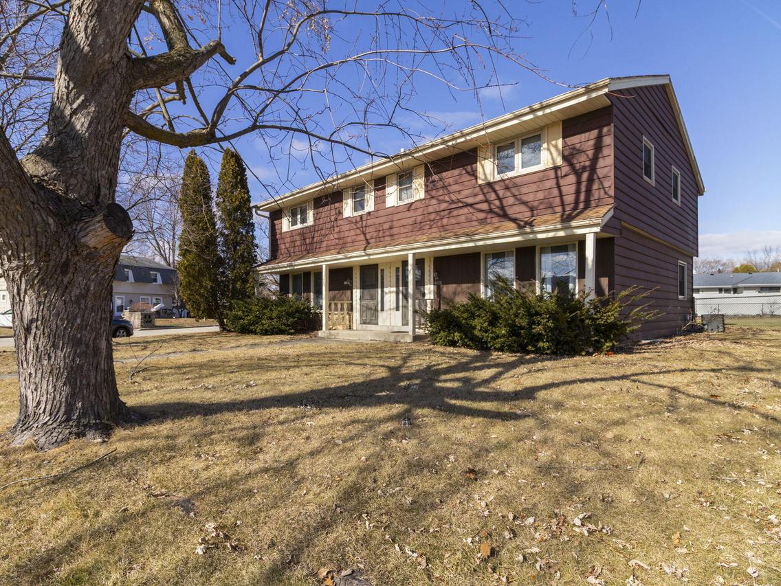 4436 S 90th St, Greenfield, WI 53228