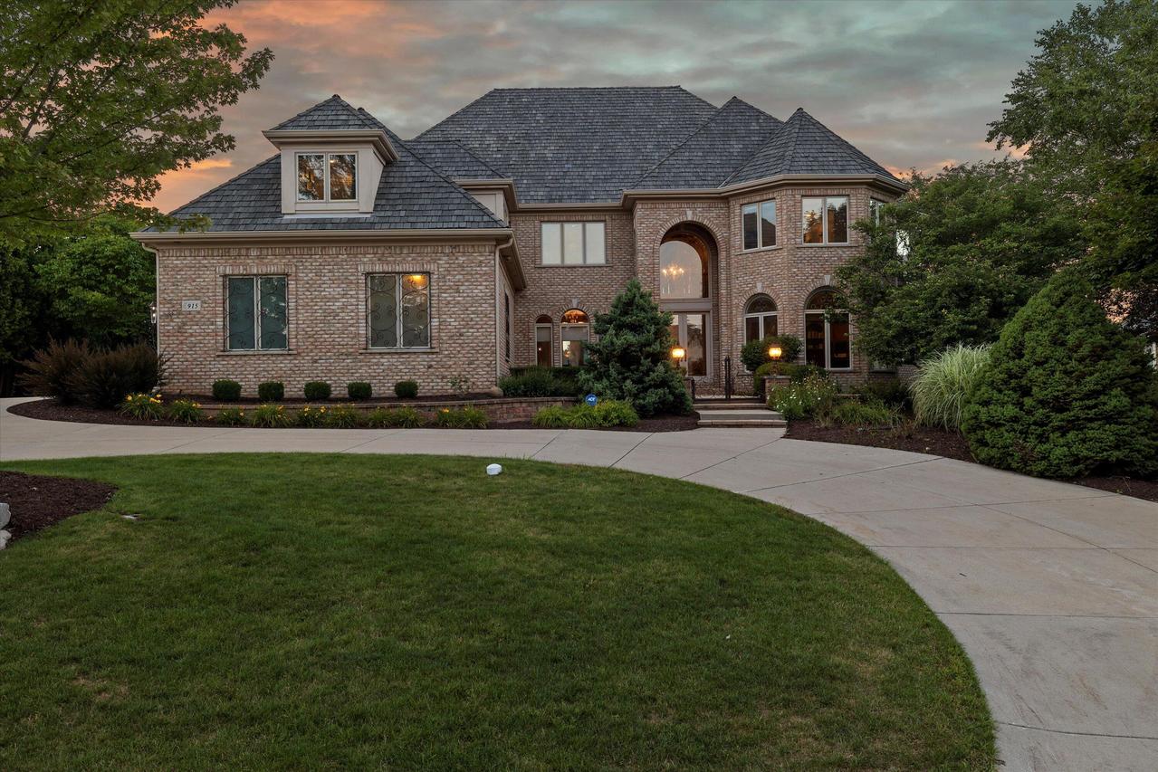 915 N Evergreen Cir, Hartland, WI 53029