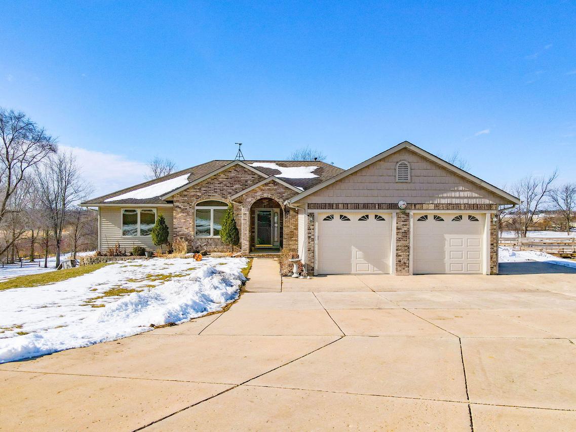 N1617 Carlin Rd, Koshkonong, WI 53538
