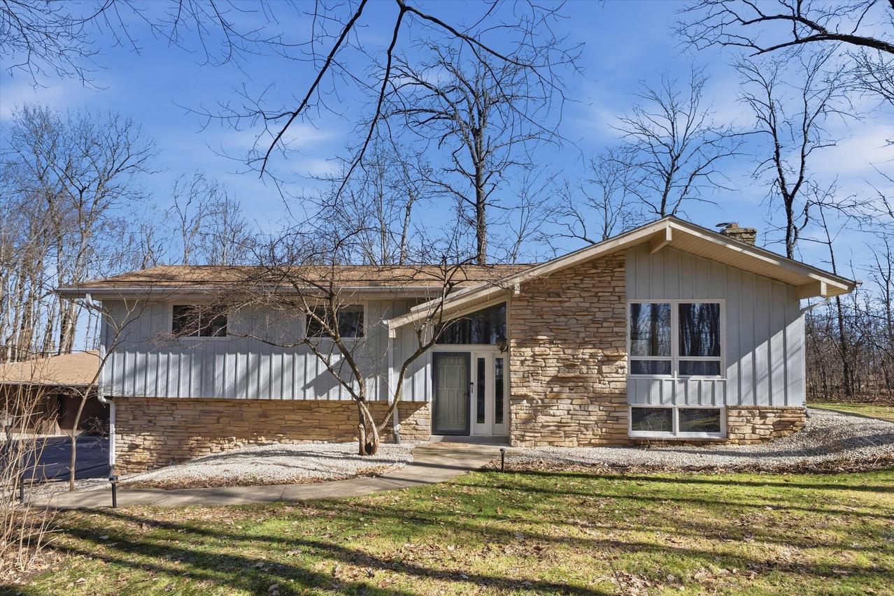 332 Glenview Ln, Grafton, WI 53024