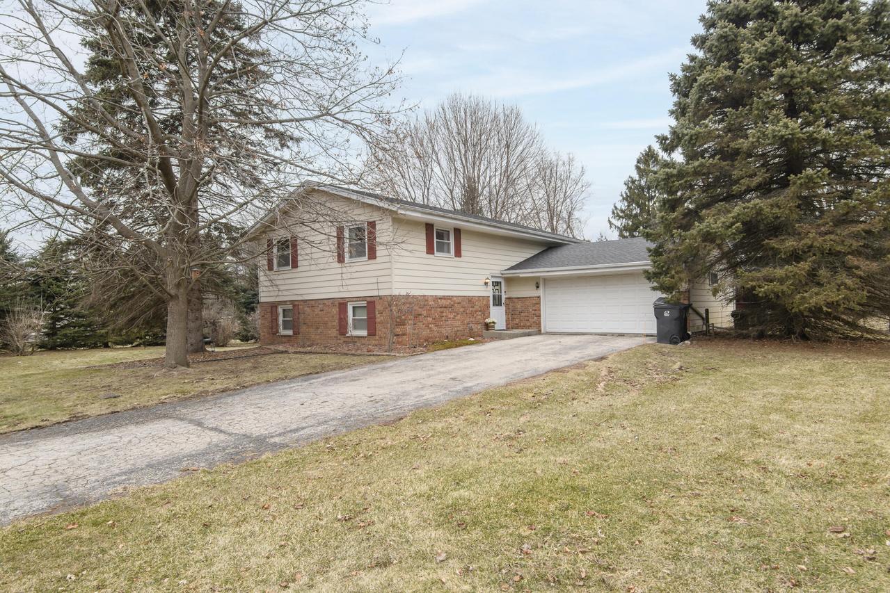 S69W22090 Sonoma Way, Vernon, WI 53103