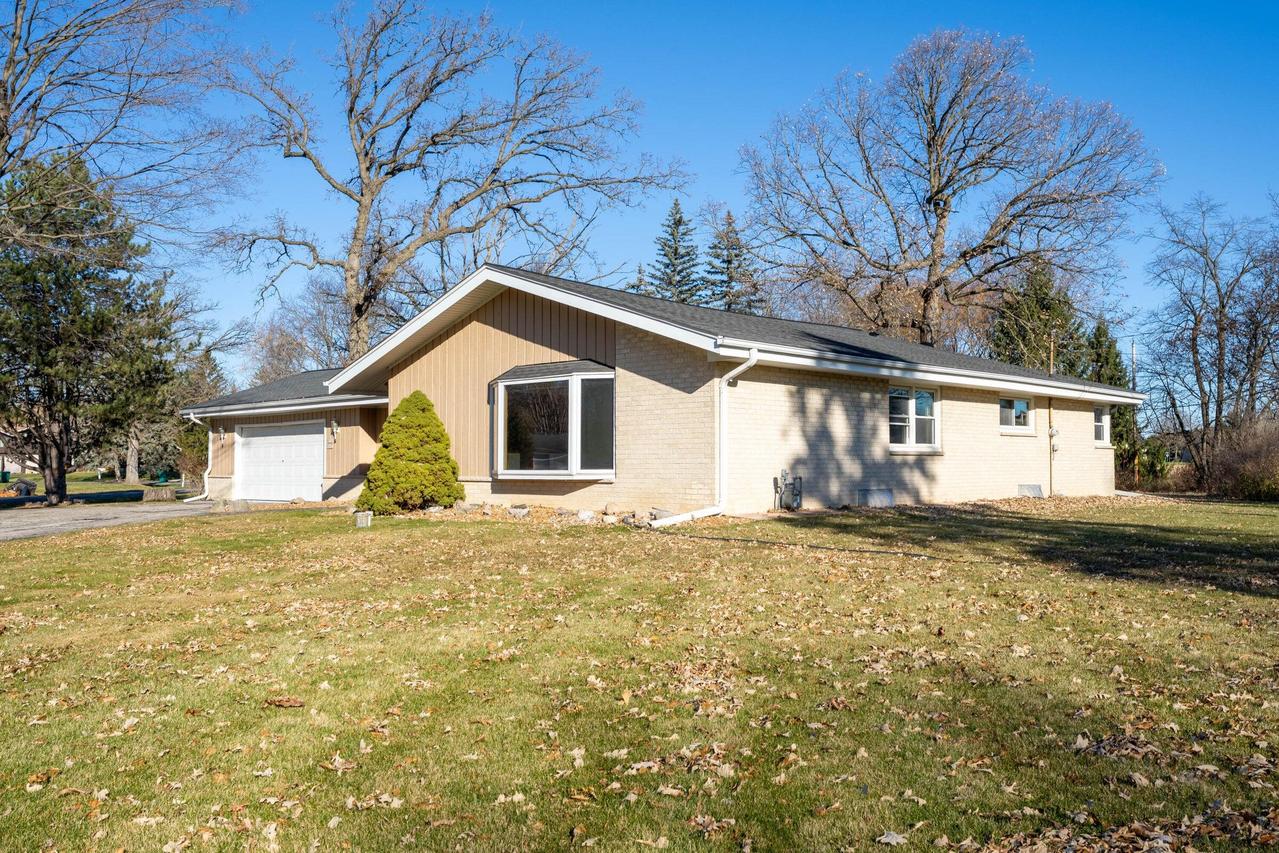 W176N4932 Christopher Ct, Menomonee Falls, WI 53051