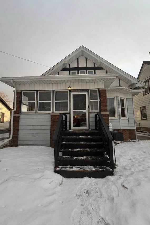 2215 W High St, Racine, WI 53404