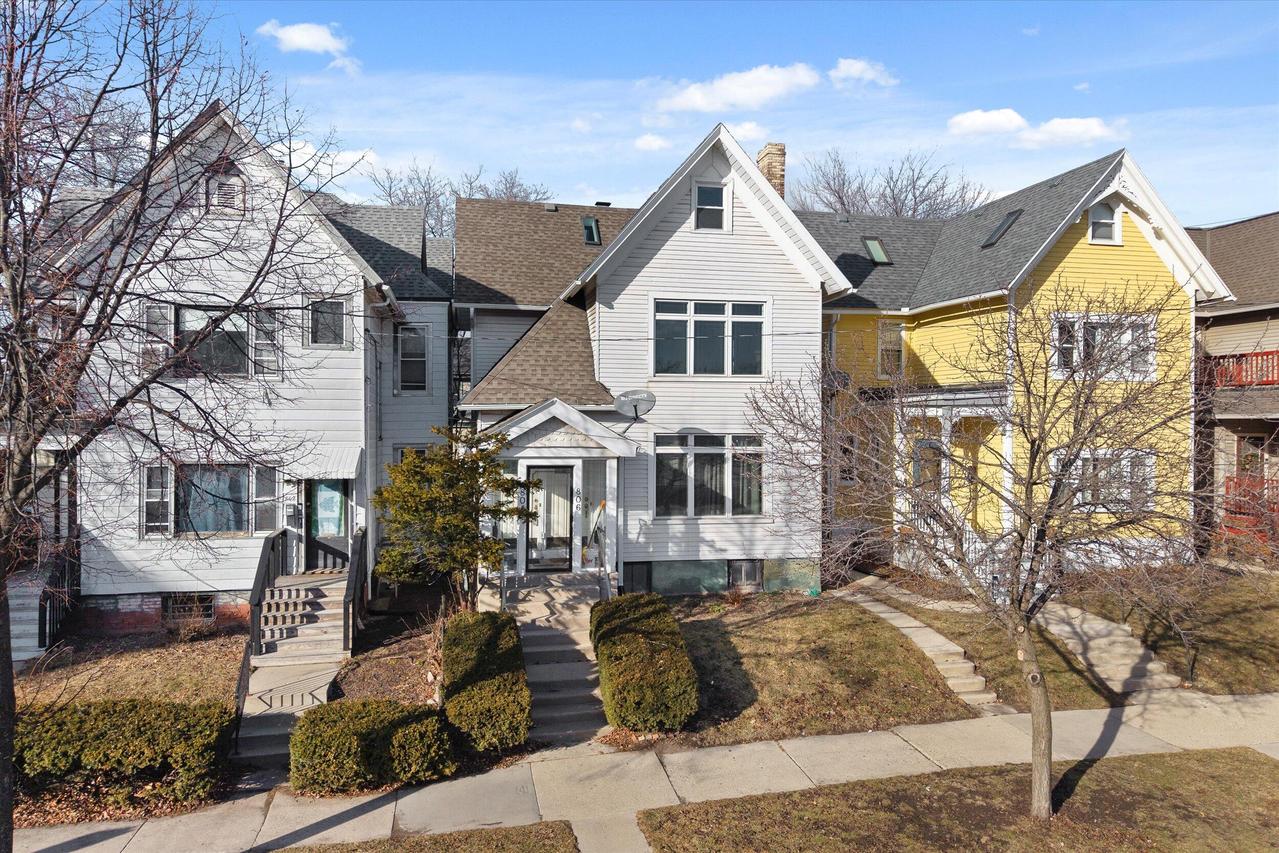 804 E Kewaunee St #806, Milwaukee, WI 53202
