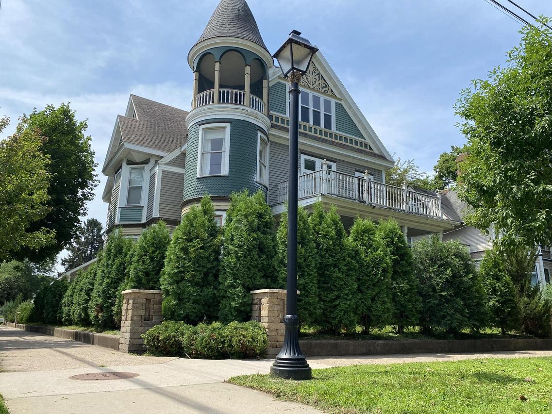 928 King St, La Crosse, WI 54601