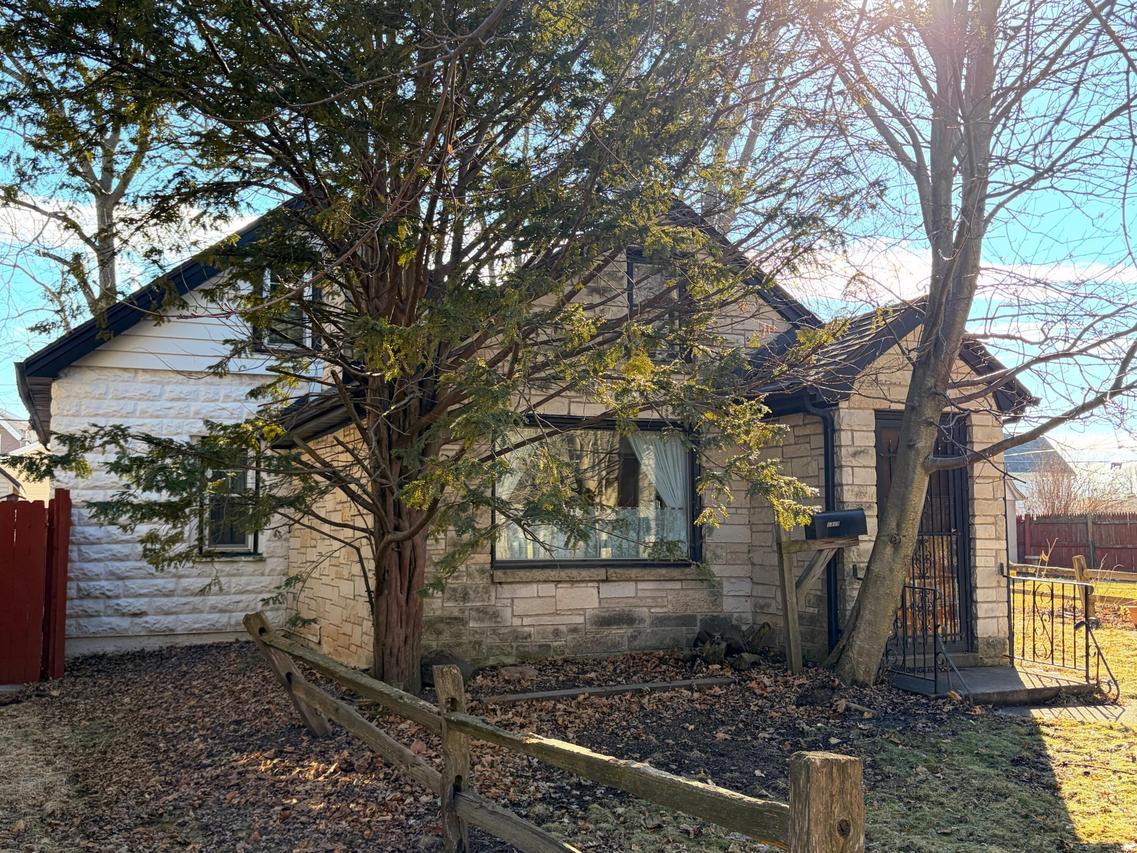 1317 Rawson Ave, South Milwaukee, WI 53172