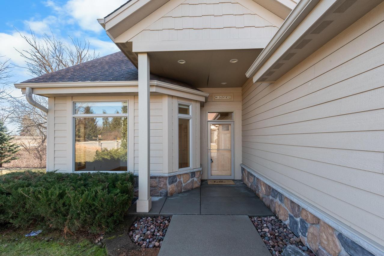 W126N7852 Riverview Ln #51, Menomonee Falls, WI 53051