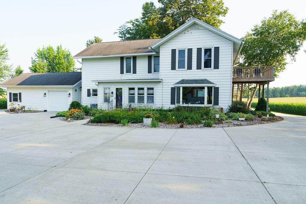 W1370 Gopher Hill, Ixonia, WI 53036