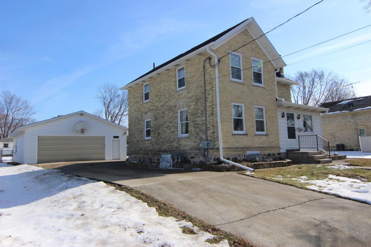 1303 S 9th St, Watertown, WI 53094