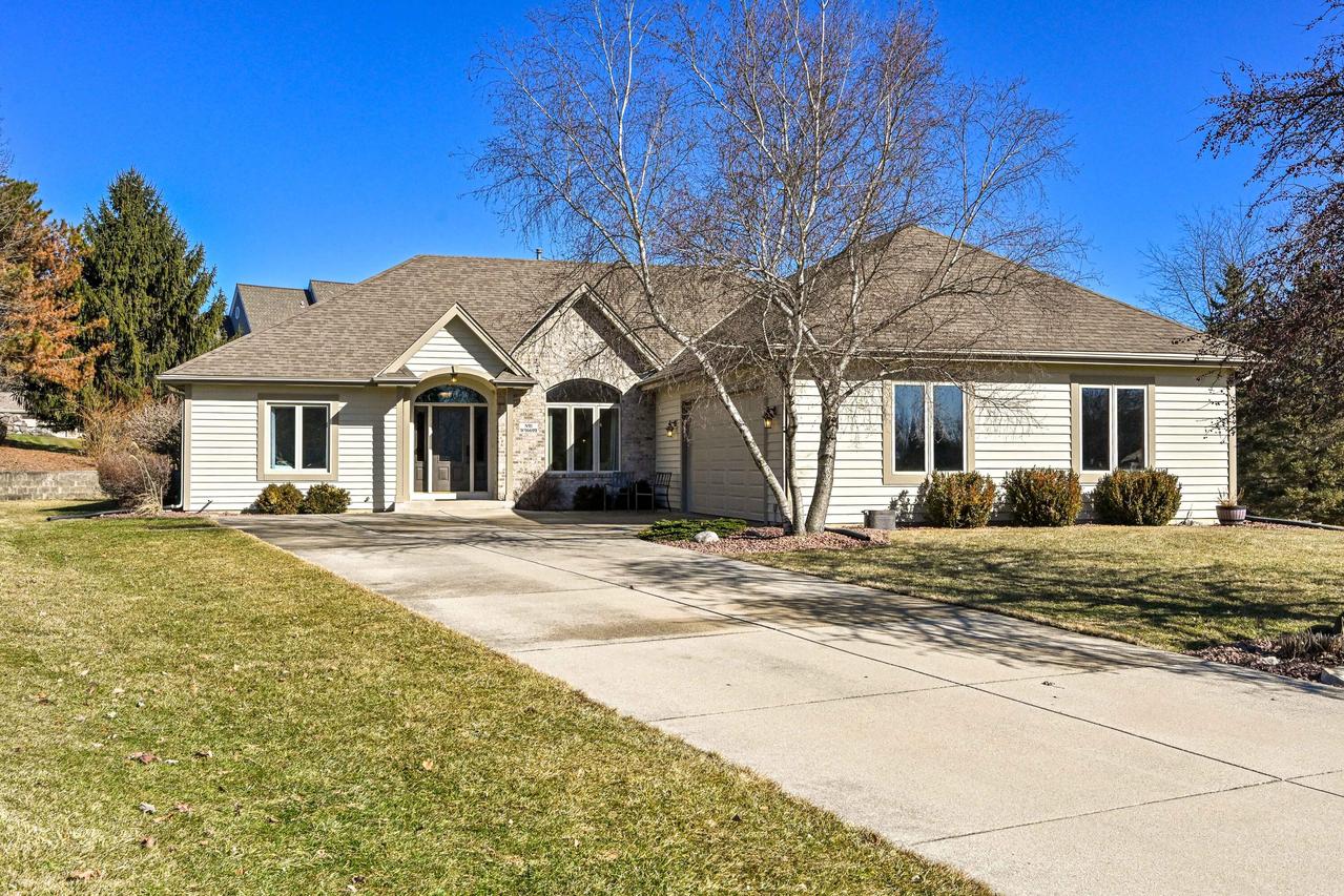 N21W26622 Cattail Ct, Pewaukee, WI 53072