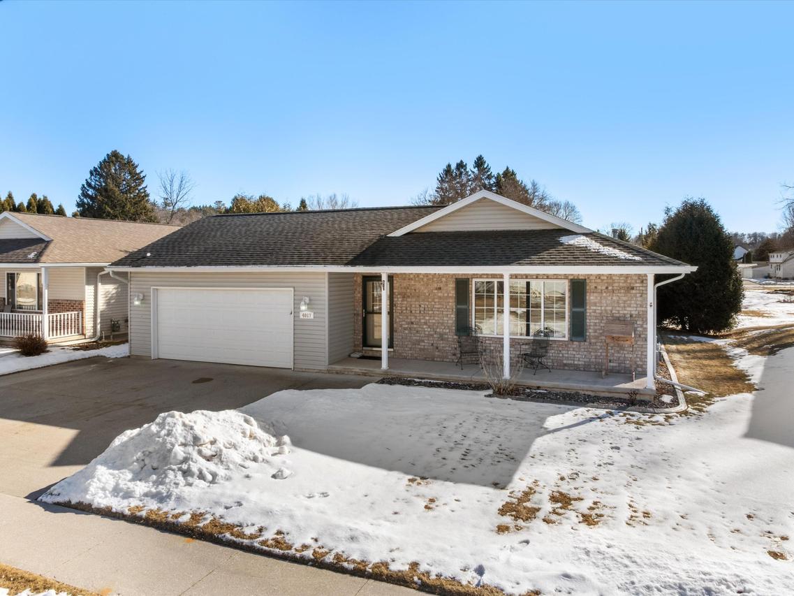 4017 Delta St, Manitowoc, WI 54220