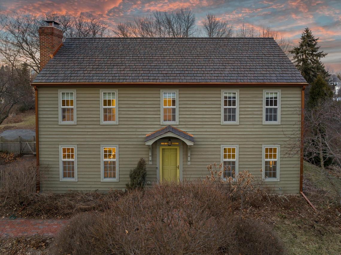 2650 W Sunnydale Ln, Mequon, WI 53092