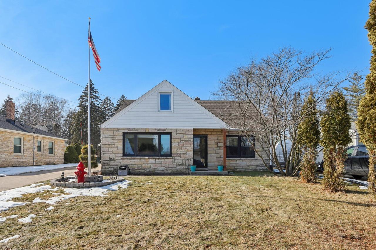 233 N Dries St, Saukville, WI 53080