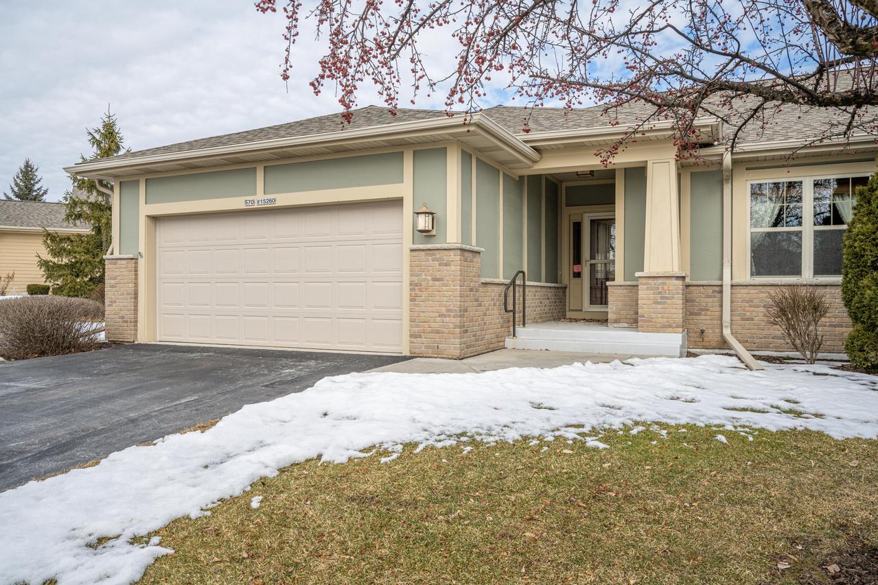 S70W15260 Honeysuckle Cir, Muskego, WI 53150