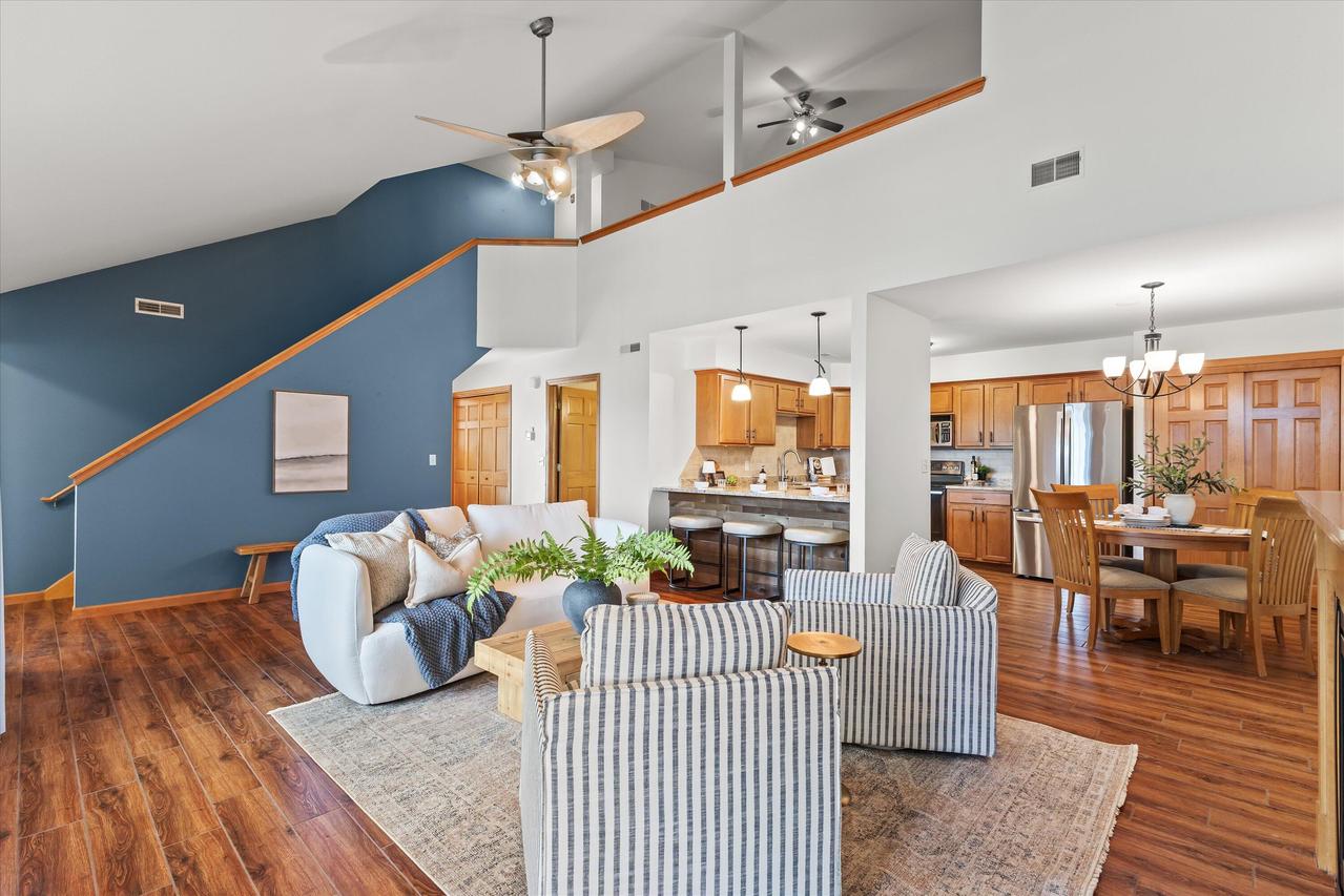 W398N5975 Autumn Woods Dr, Oconomowoc, WI 53066