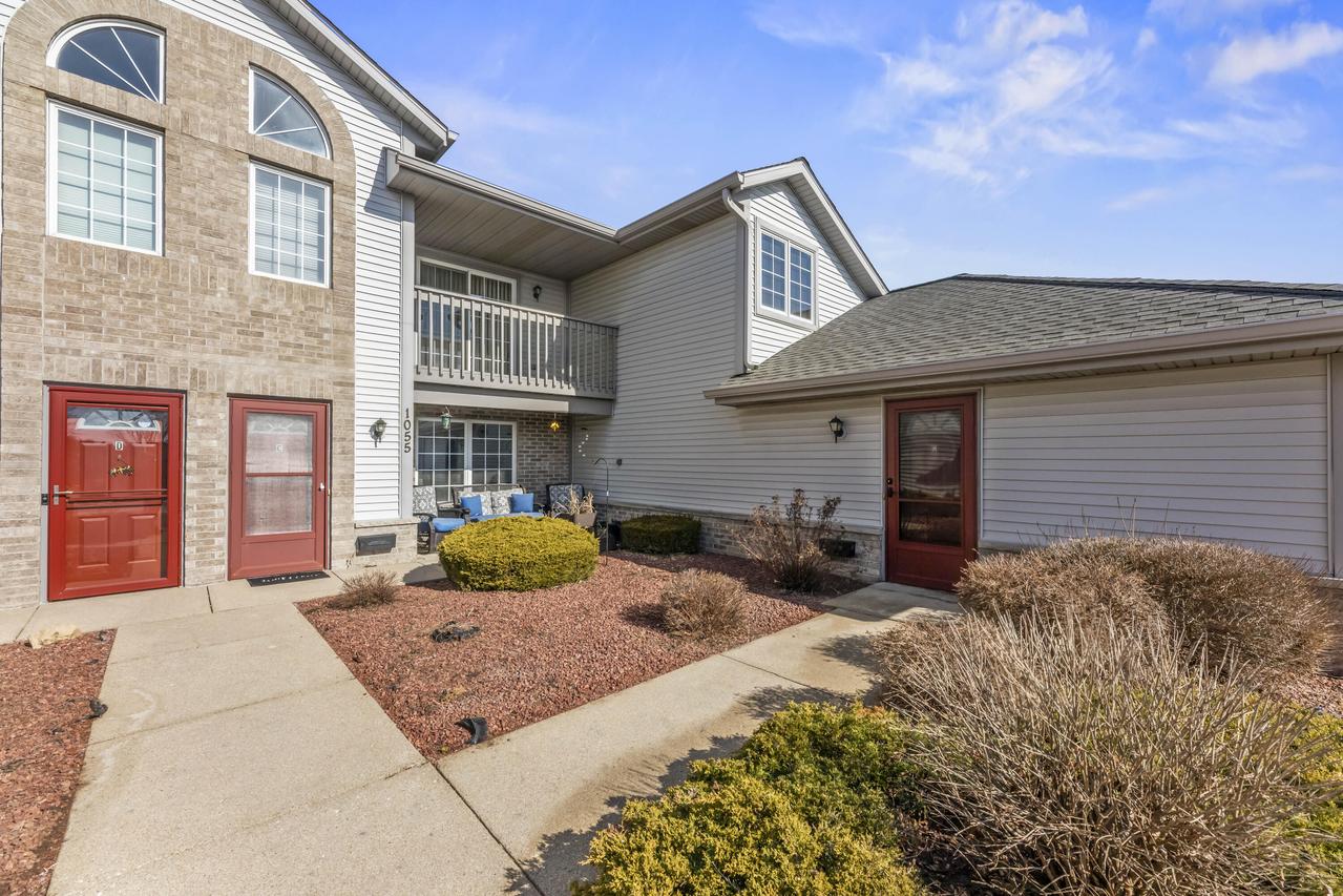 1055 Quinlan Dr #C, Pewaukee, WI 53072
