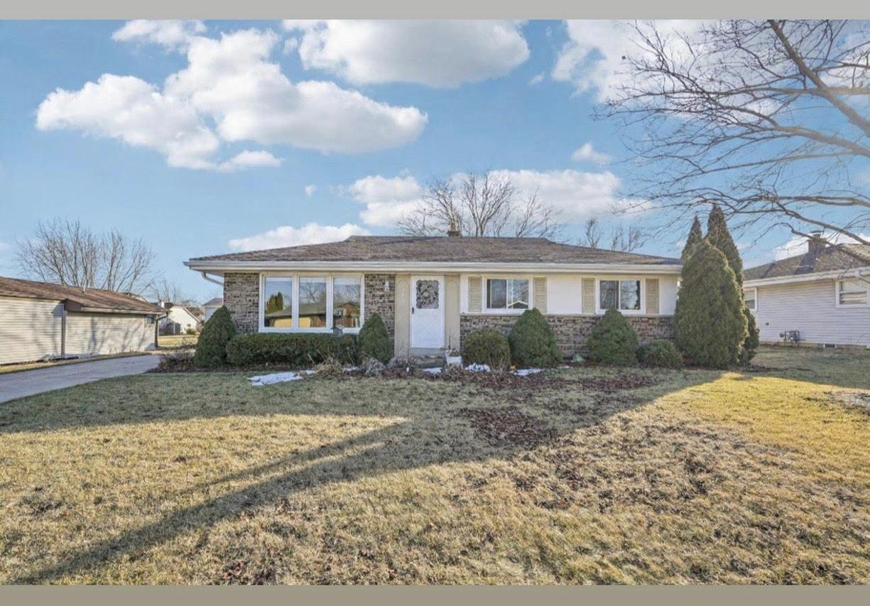 395 E Oak Ln, Oak Creek, WI 53154