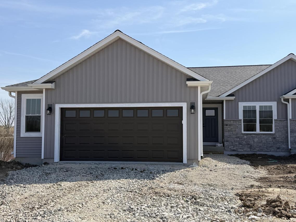 121 Resort Dr, Johnson Creek, WI 53038