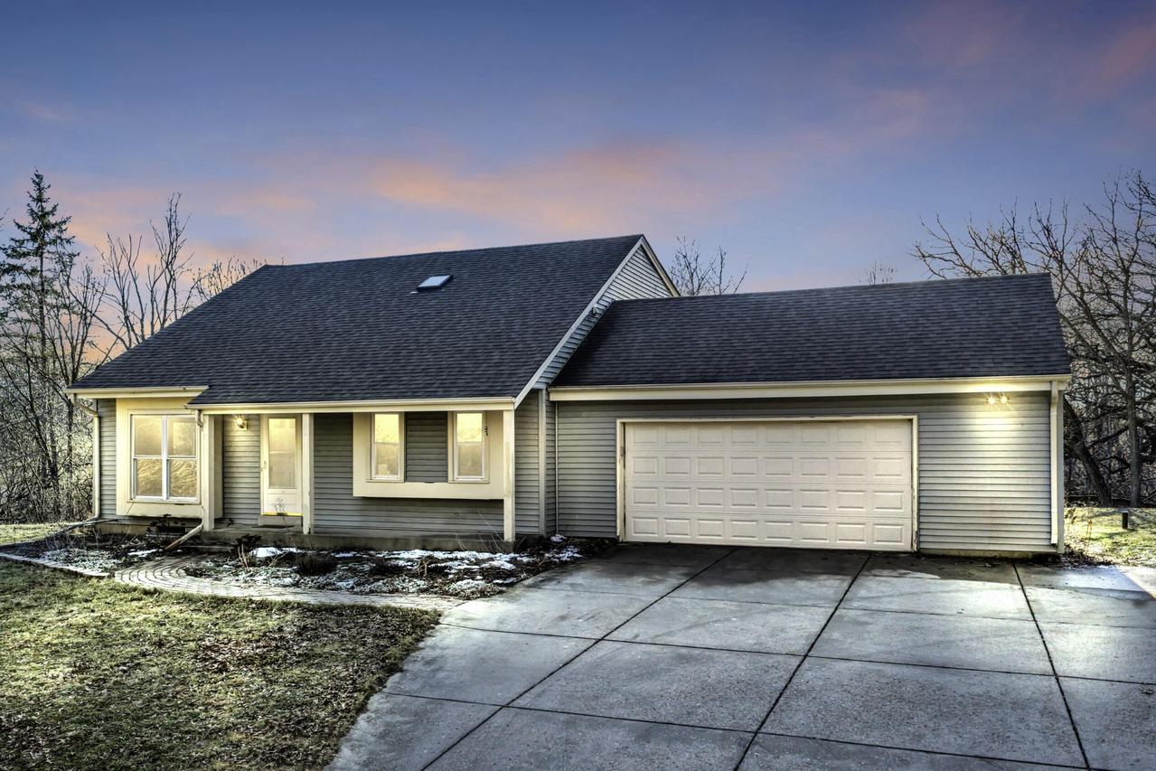 W313S6637 Spring Dr, Mukwonago, WI 53149