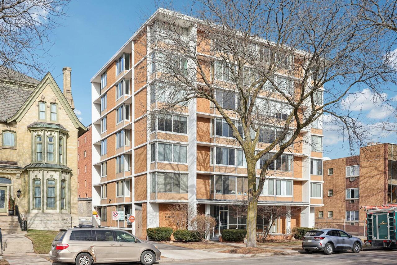 1409 N Prospect Ave #302, Milwaukee, WI 53202