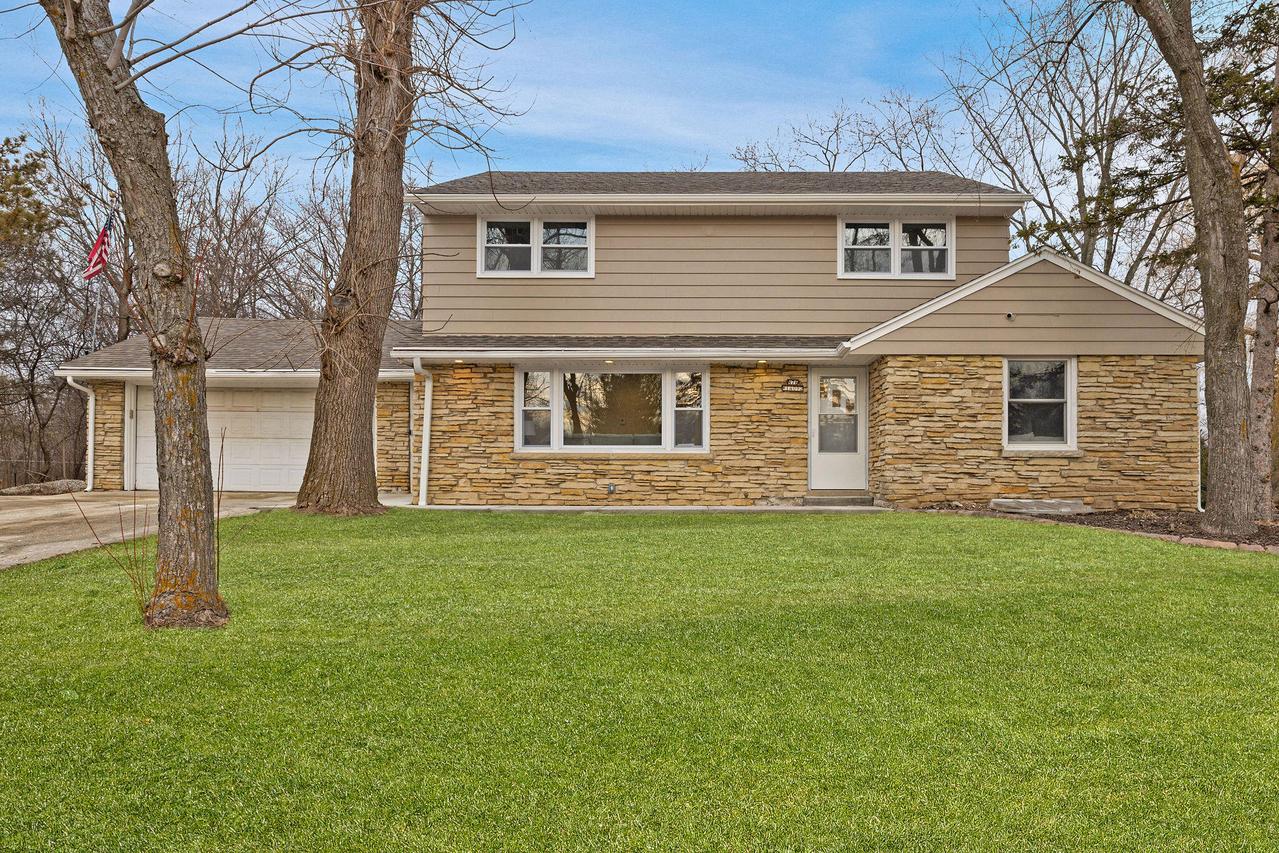 N76W14092 Appleton Ave, Menomonee Falls, WI 53051