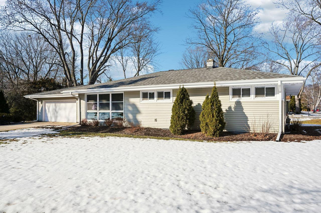 12660 Pinewood Rd, Brookfield, WI 53005