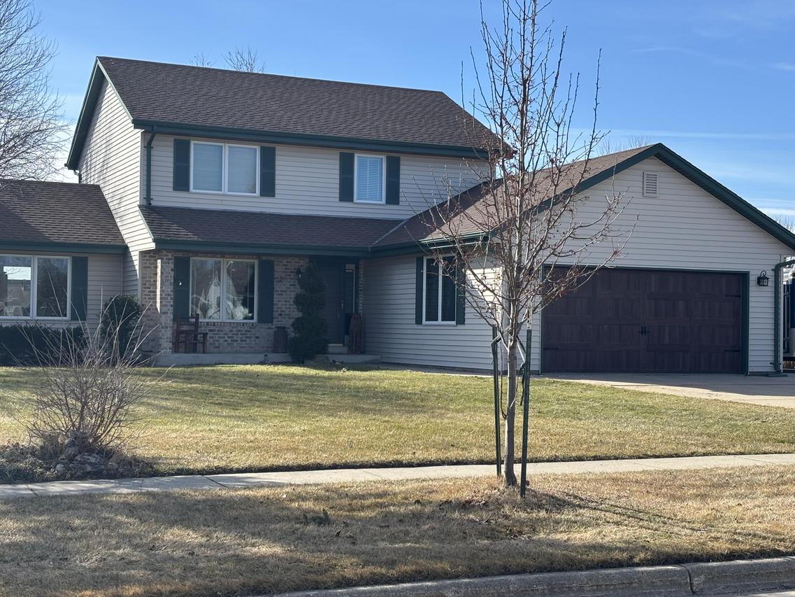 511 Small Farm Rd, Mukwonago, WI 53149