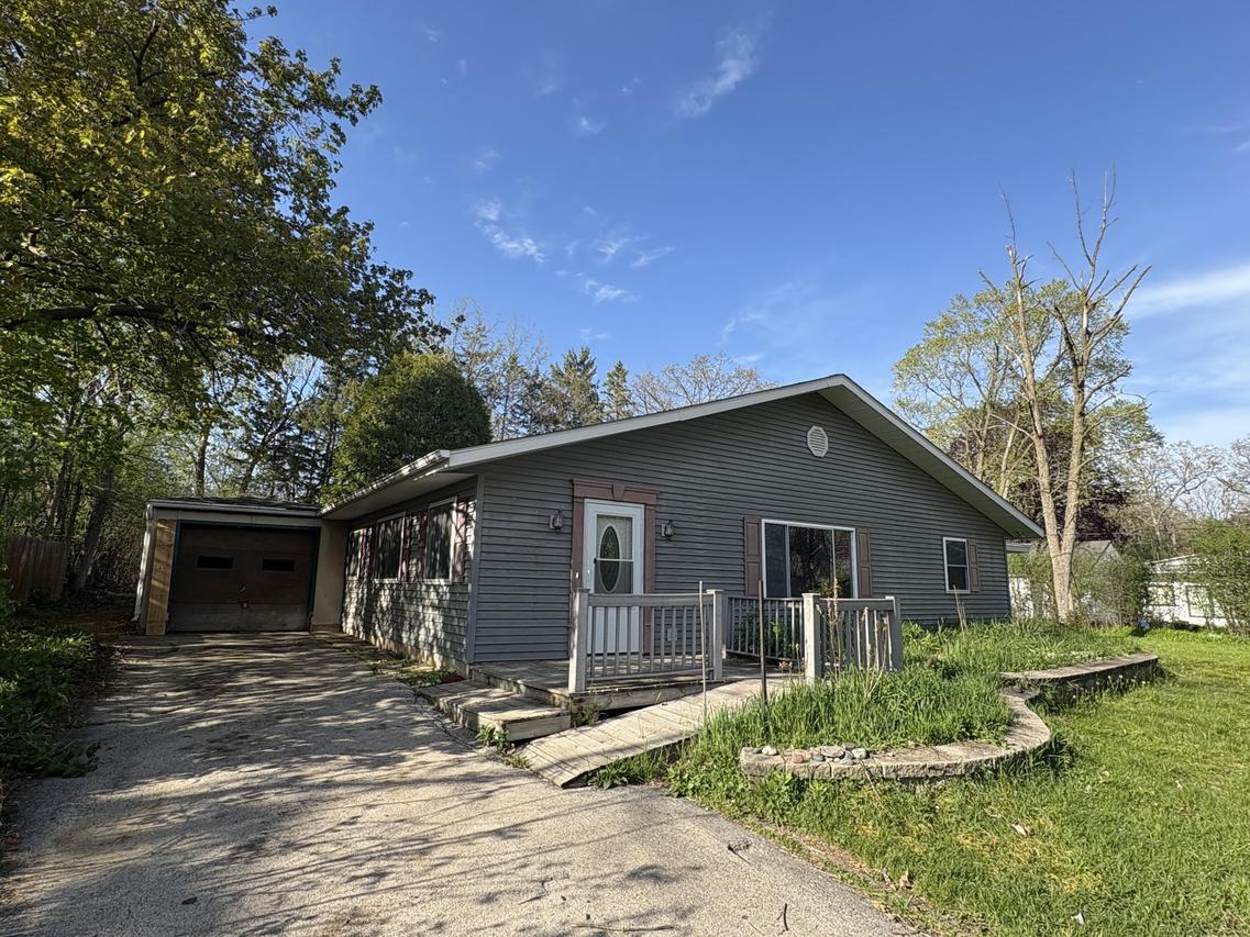 13010 W Honey Ln, New Berlin, WI 53151