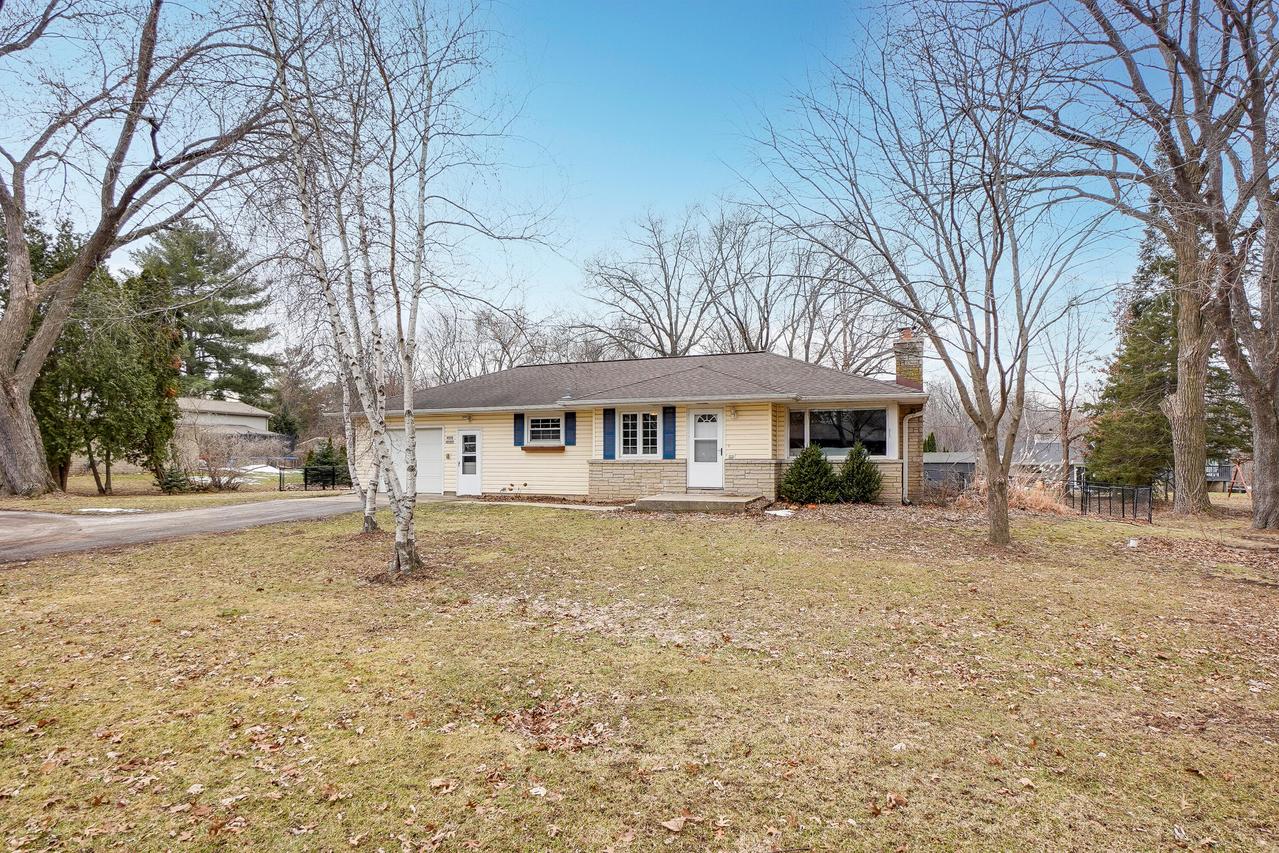 W379N5787 Meadowview Rd, Oconomowoc, WI 53066