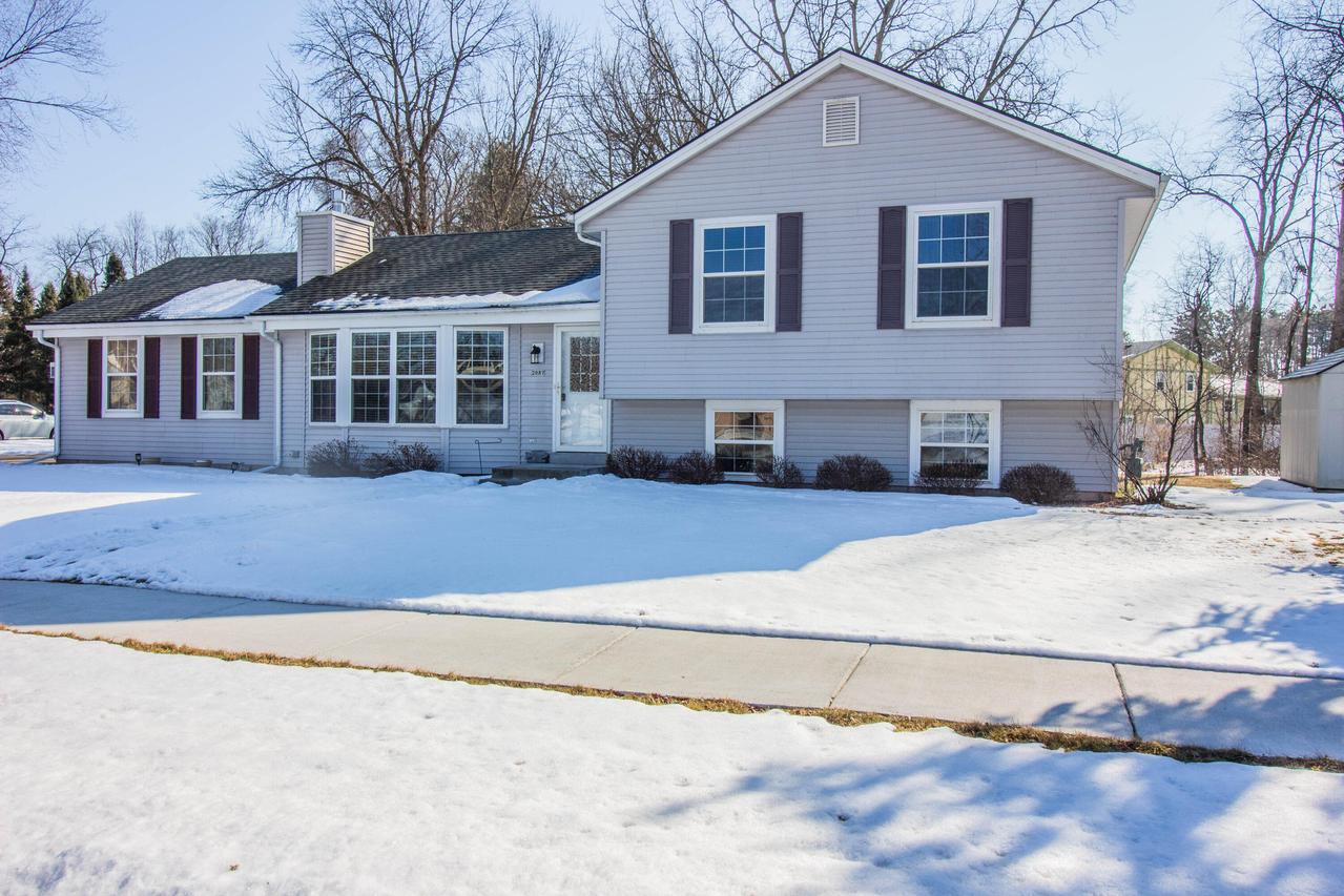 2087 Lake View, Hartford, WI 53027