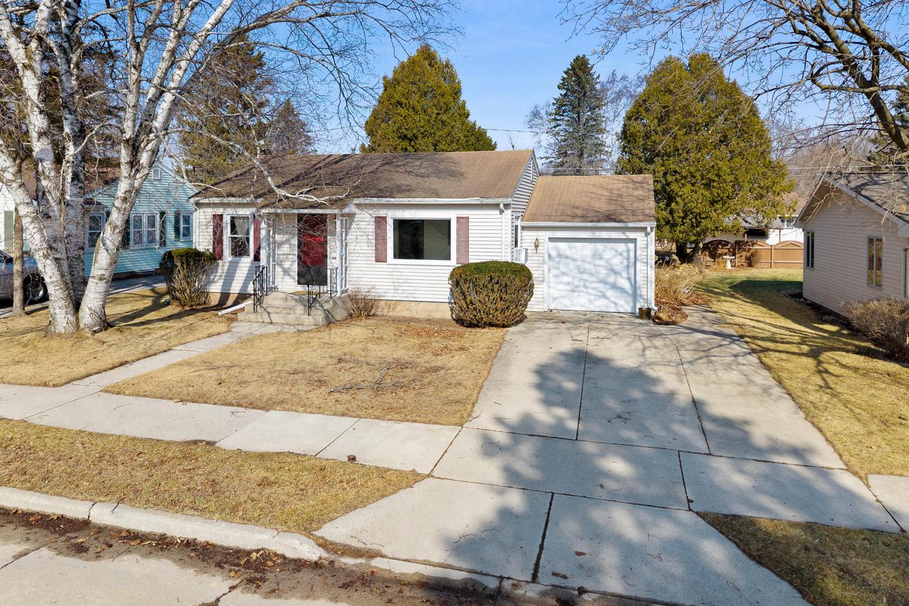 316 E Park View, Manitowoc, WI 54220