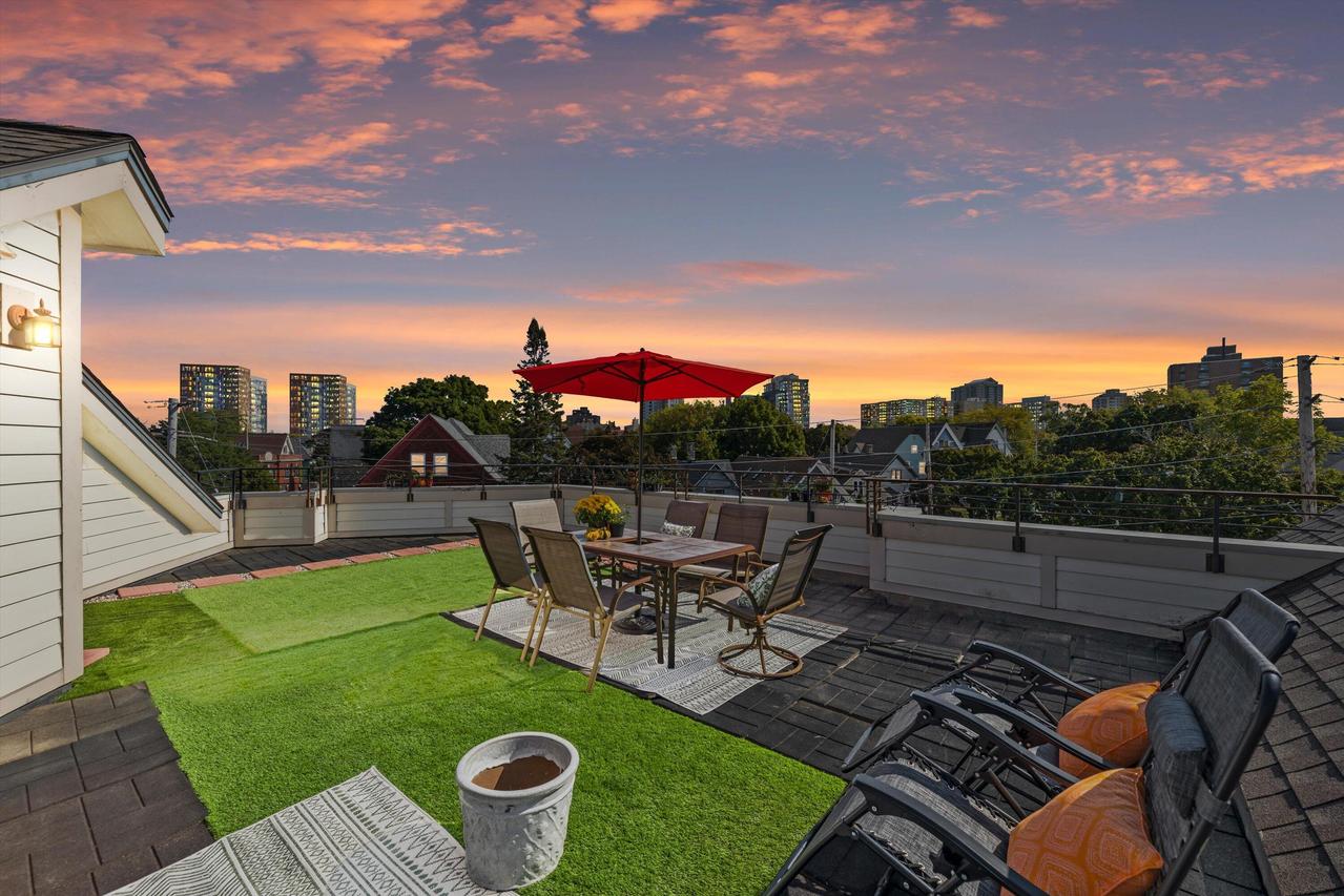 2009 N Cambridge Ave, Milwaukee, WI 53202