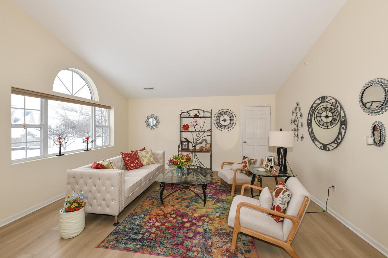 9128 W Elm Ct #F, Franklin, WI 53132