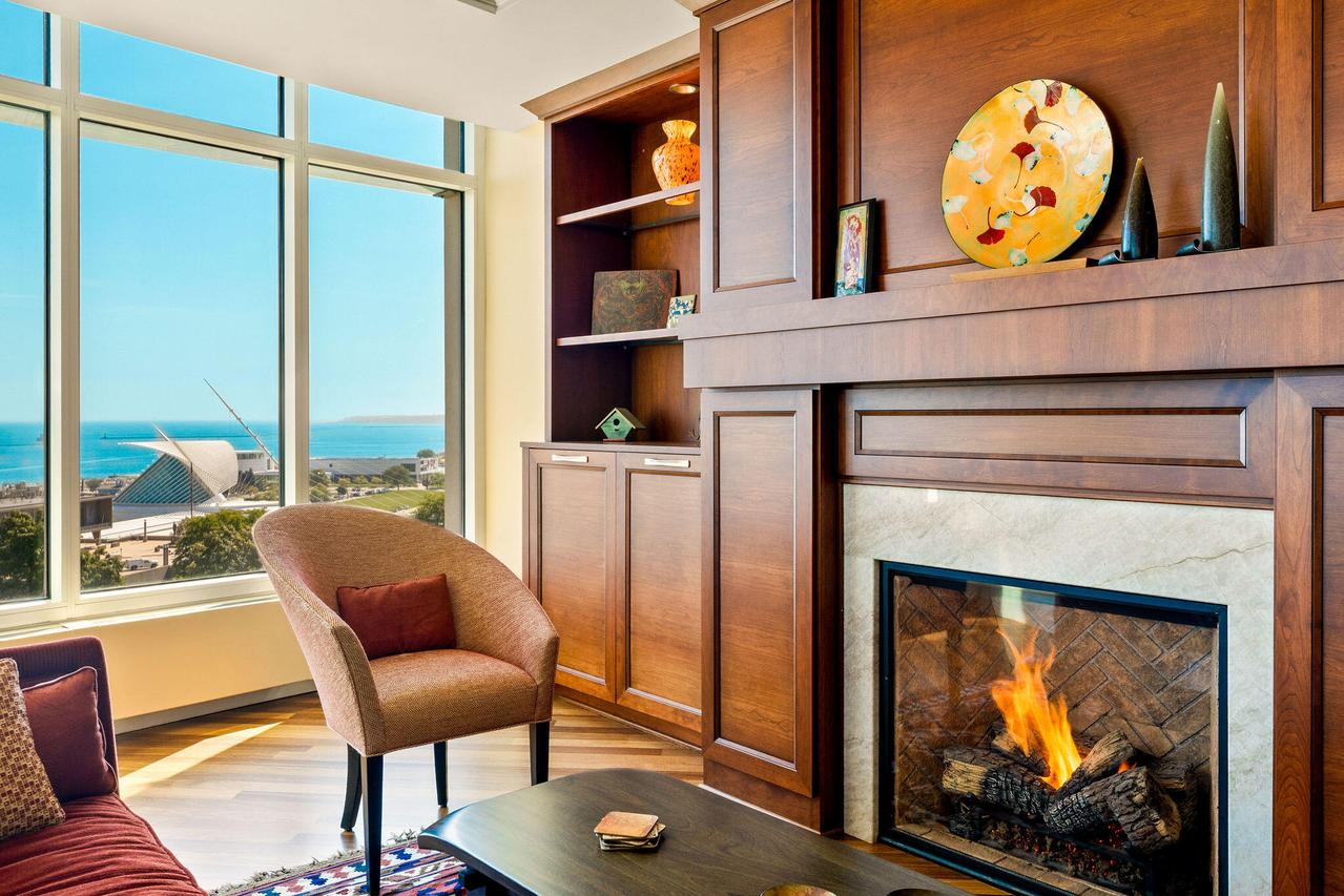 825 N Prospect Ave #701, Milwaukee, WI 53202