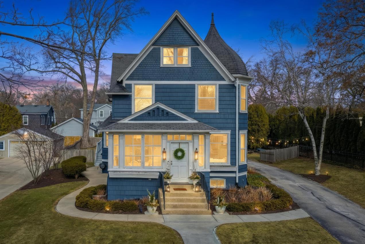 806 E Beaumont Ave, Whitefish Bay, WI 53217