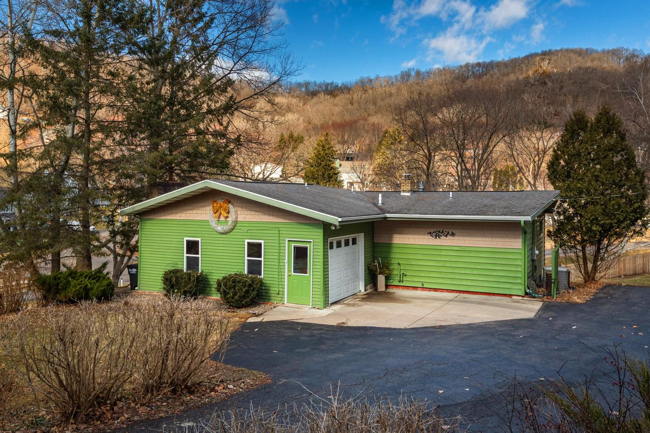 N1963 E Wedgewood Dr, Shelby, WI 54601