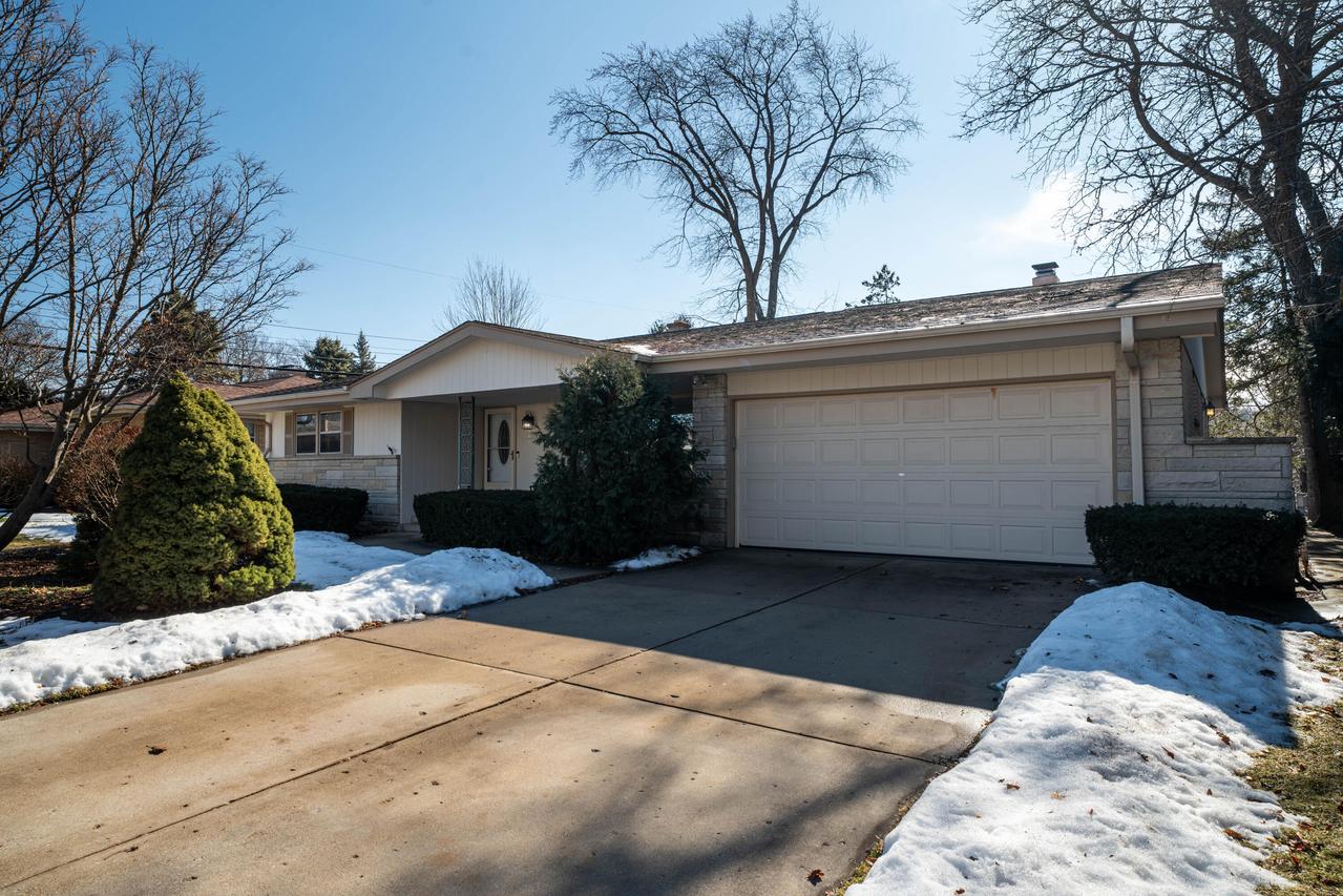11027 W Derby Ave, Wauwatosa, WI 53225