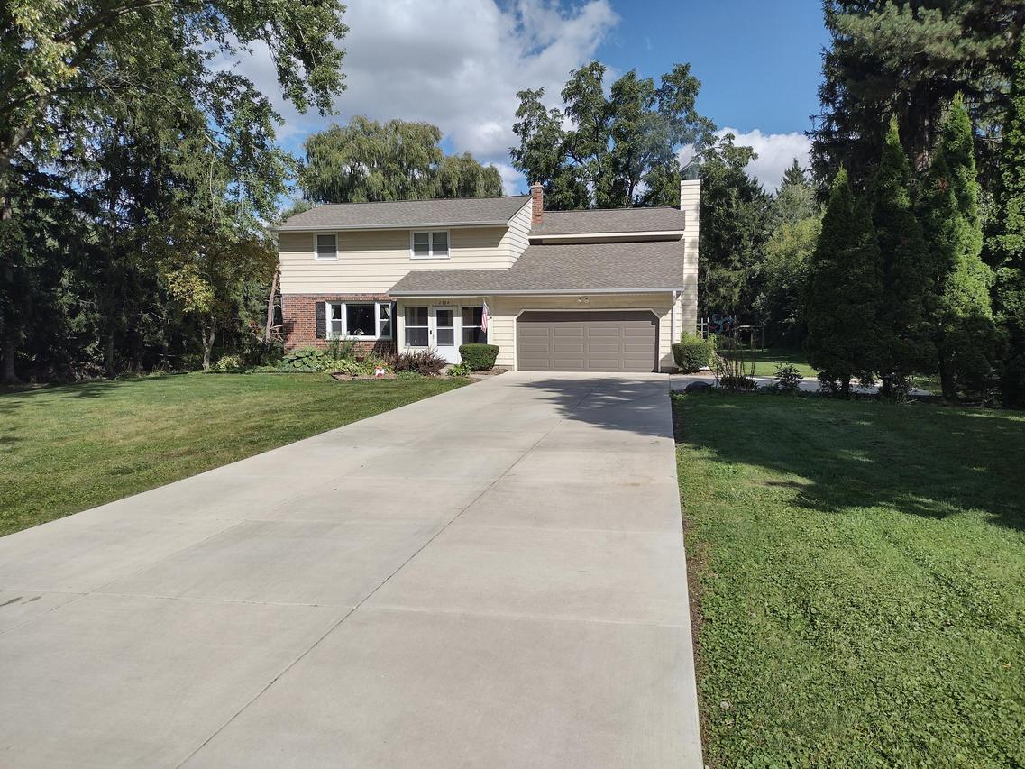 2324 S Brookland Rd, New Berlin, WI 53151