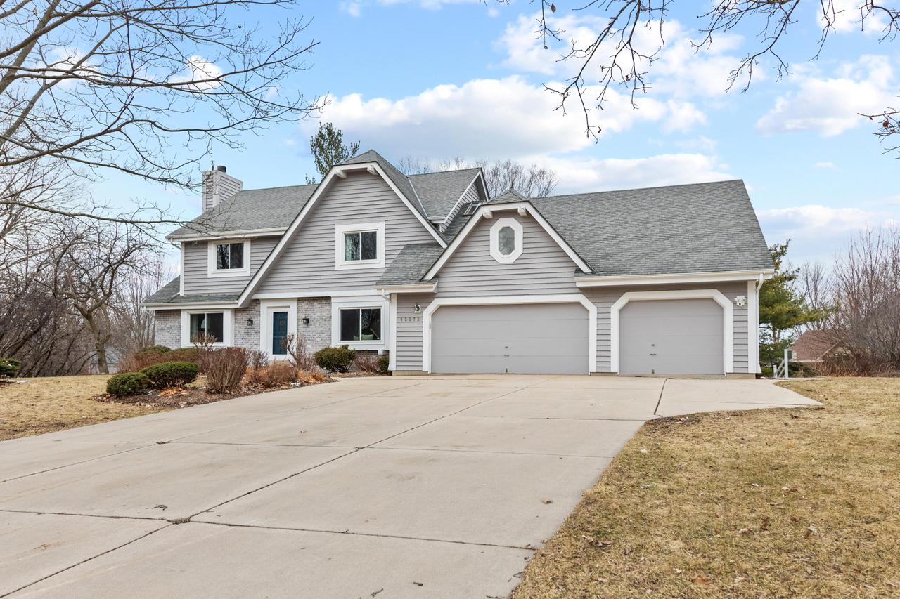 12272 W Morgan Oak Dr, Greenfield, WI 53228