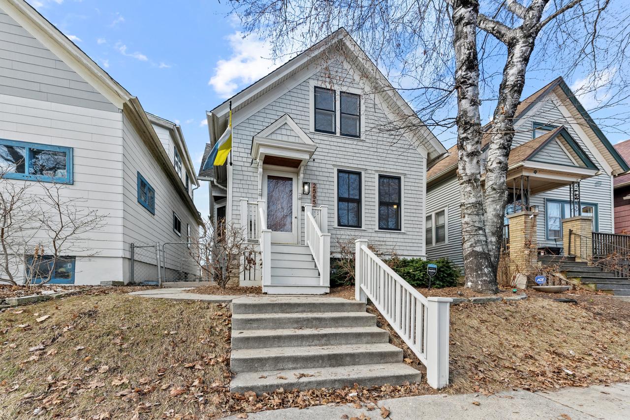 2555 N Pierce St, Milwaukee, WI 53212